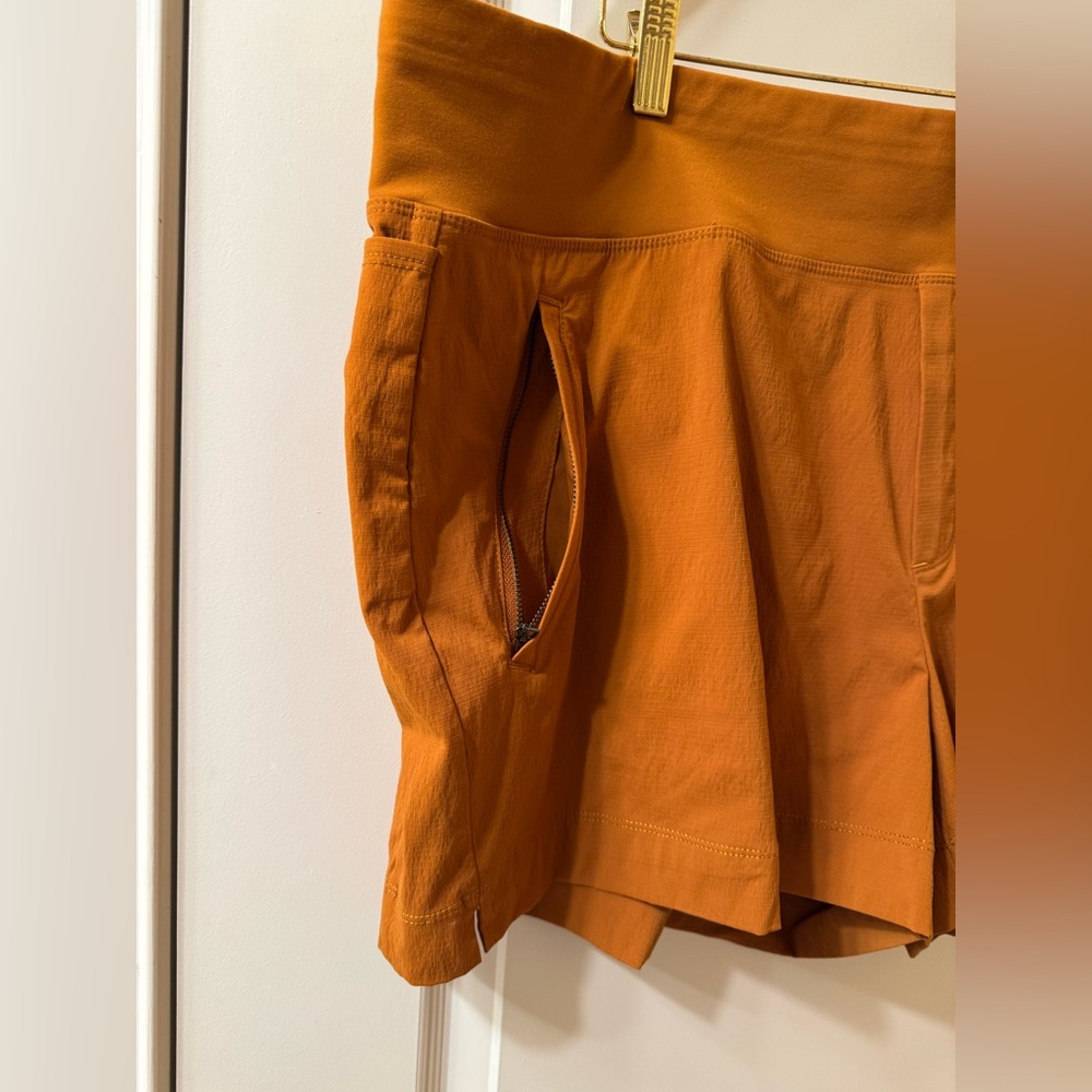 NWT Athleta Women's Athletic Shorts in Rich Orange - Picture 4 of 10